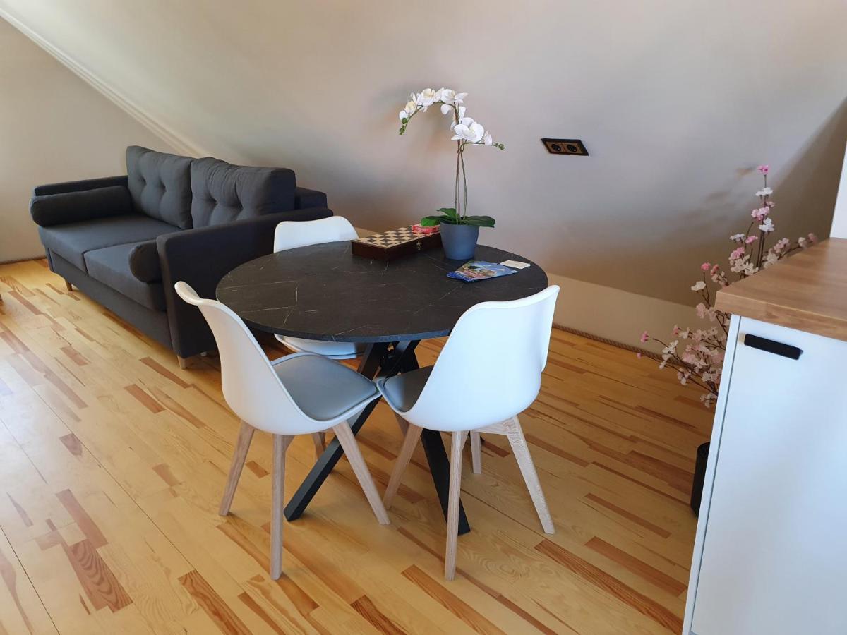 Kk Apartment Ventspils Exteriör bild